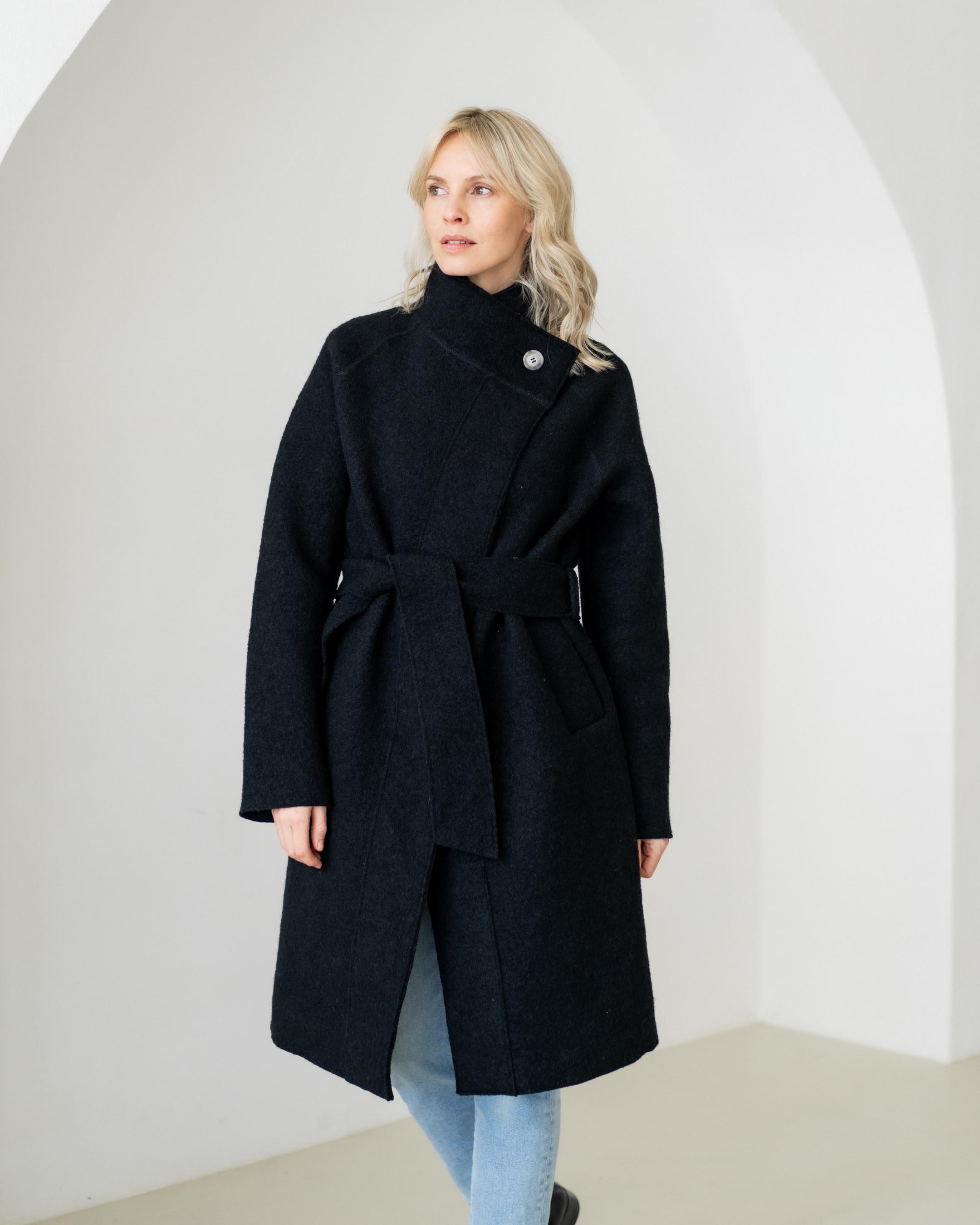 Felted coat with waist belt and button
