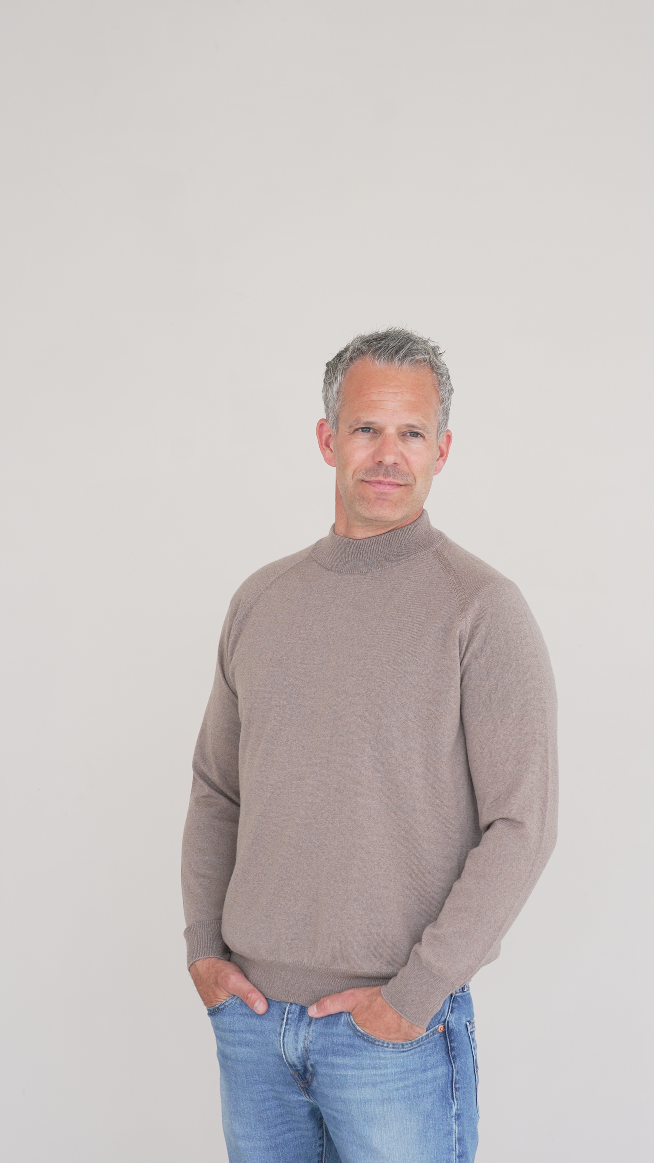 schlichter Unisex Stehkragen Sweater