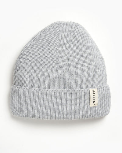Beanie aus Merinowolle in Grau – Frontansicht 