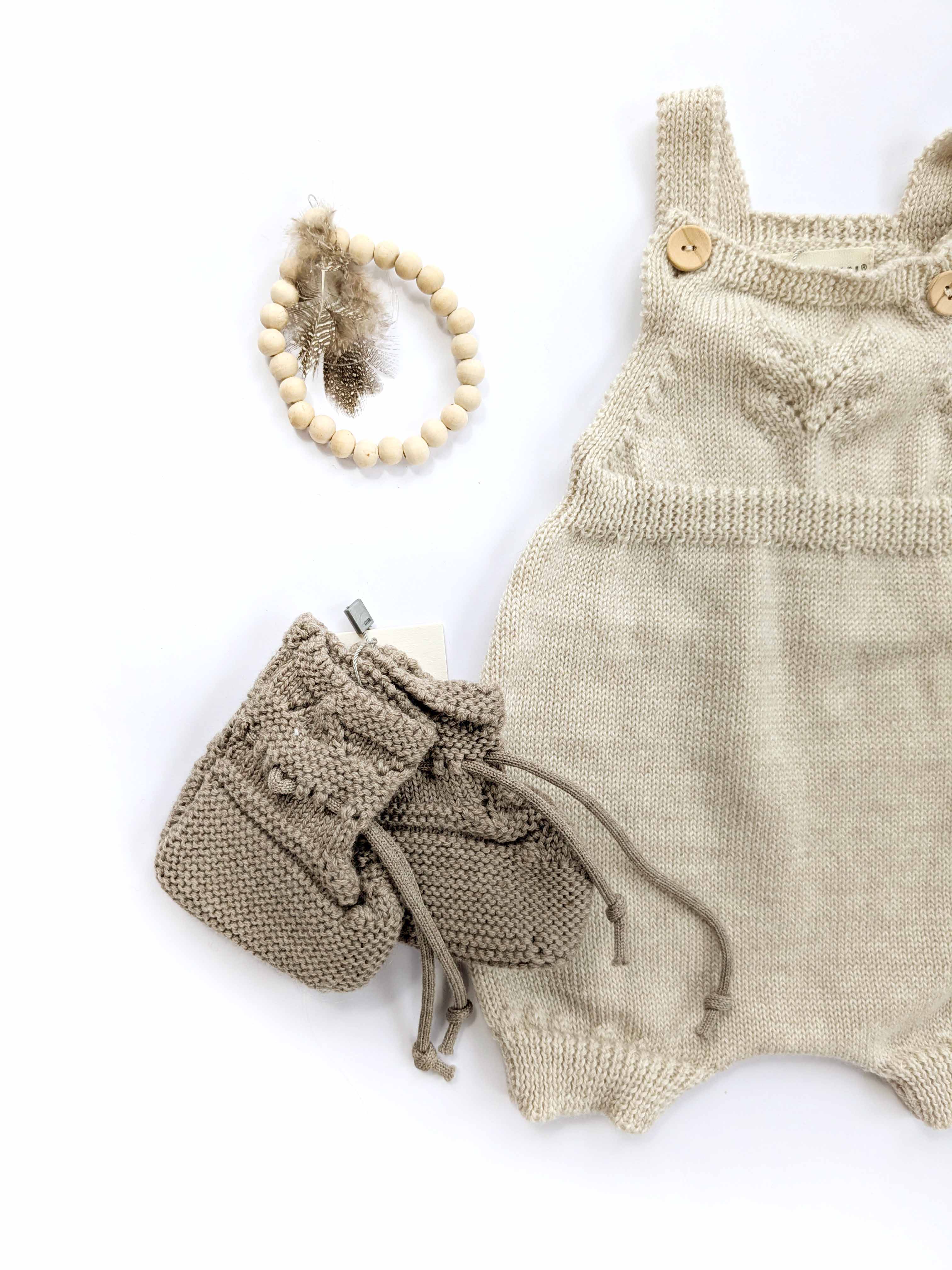 Baby Romper und Strick Schühchen