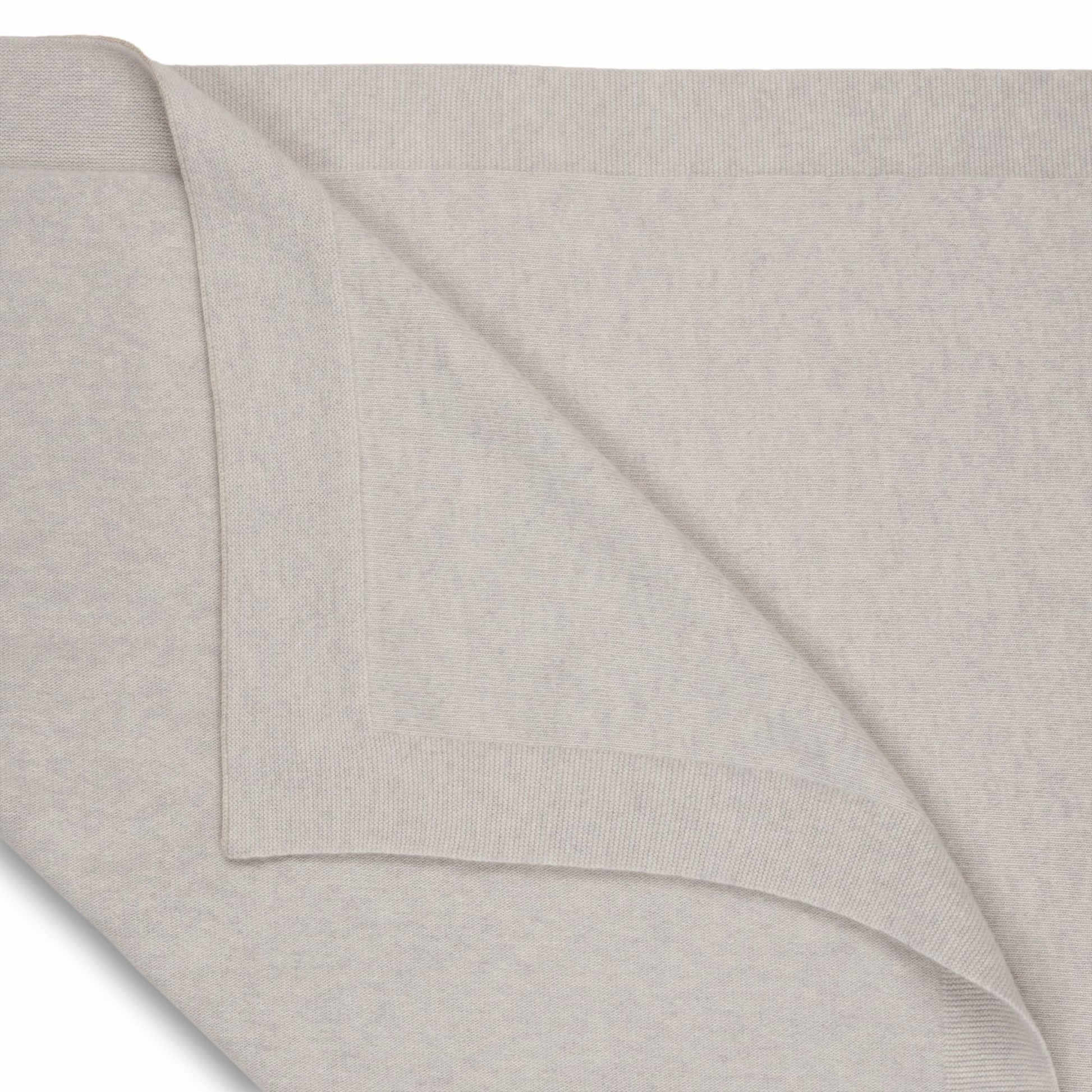 Halfen Babydecke in Naturfarben im Detail