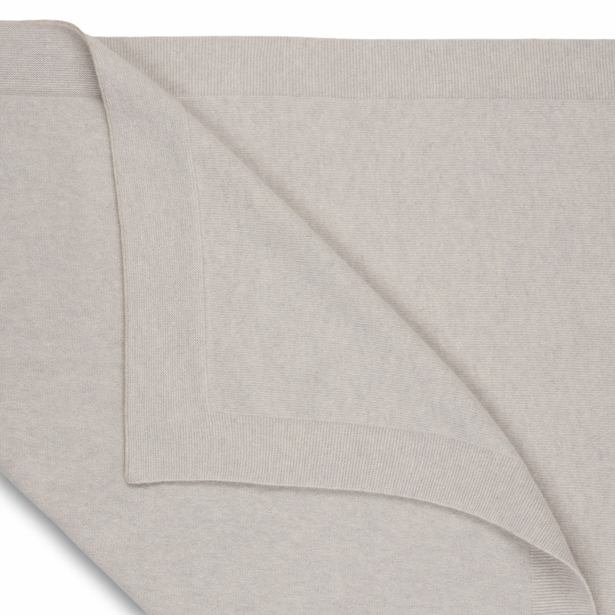 Halfen Babydecke in Naturfarben im Detail