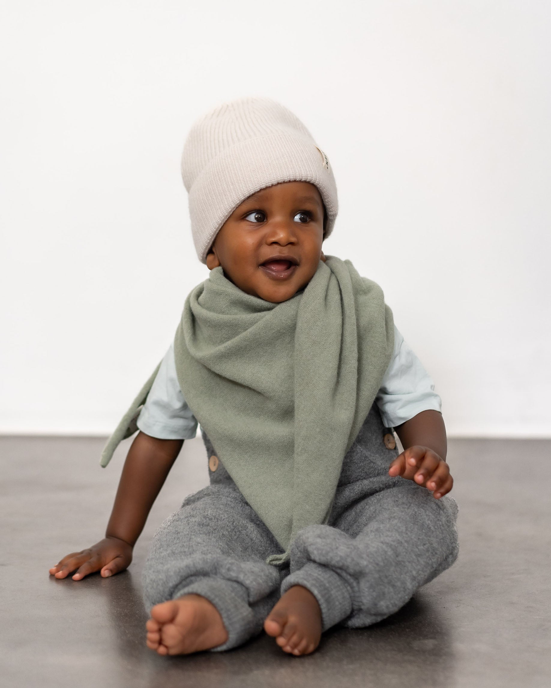Cashmere triangle scarf for children