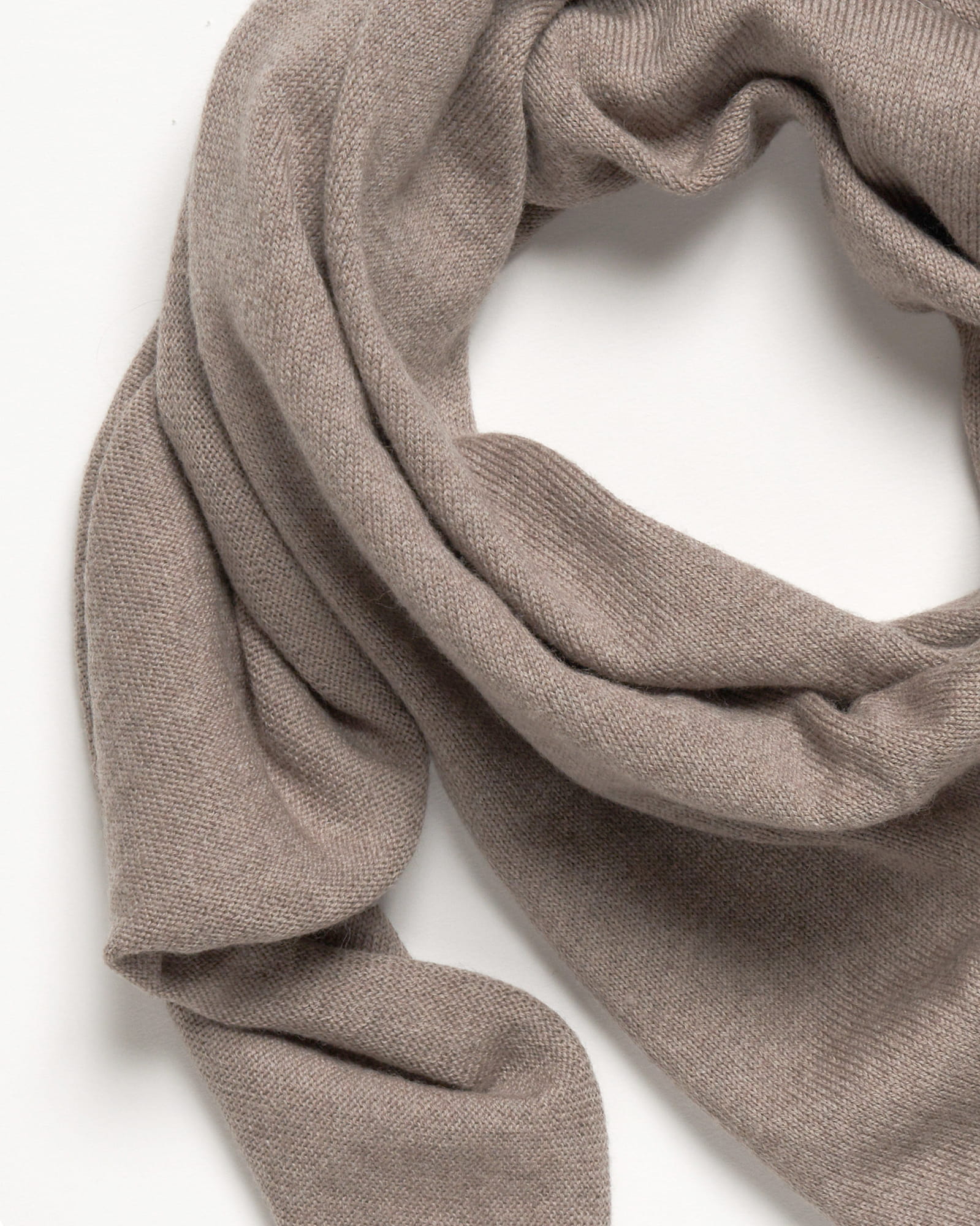 Dreiecksschal für Kinder aus Merinowolle in Nuss – Detailansicht