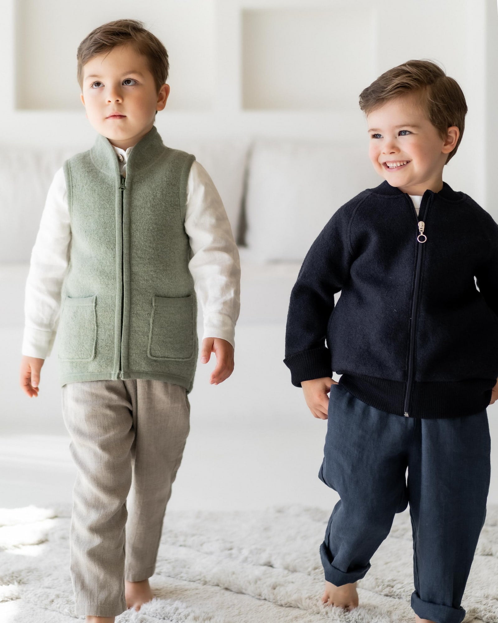 Kinder mit Walkoberteilen von Halfen