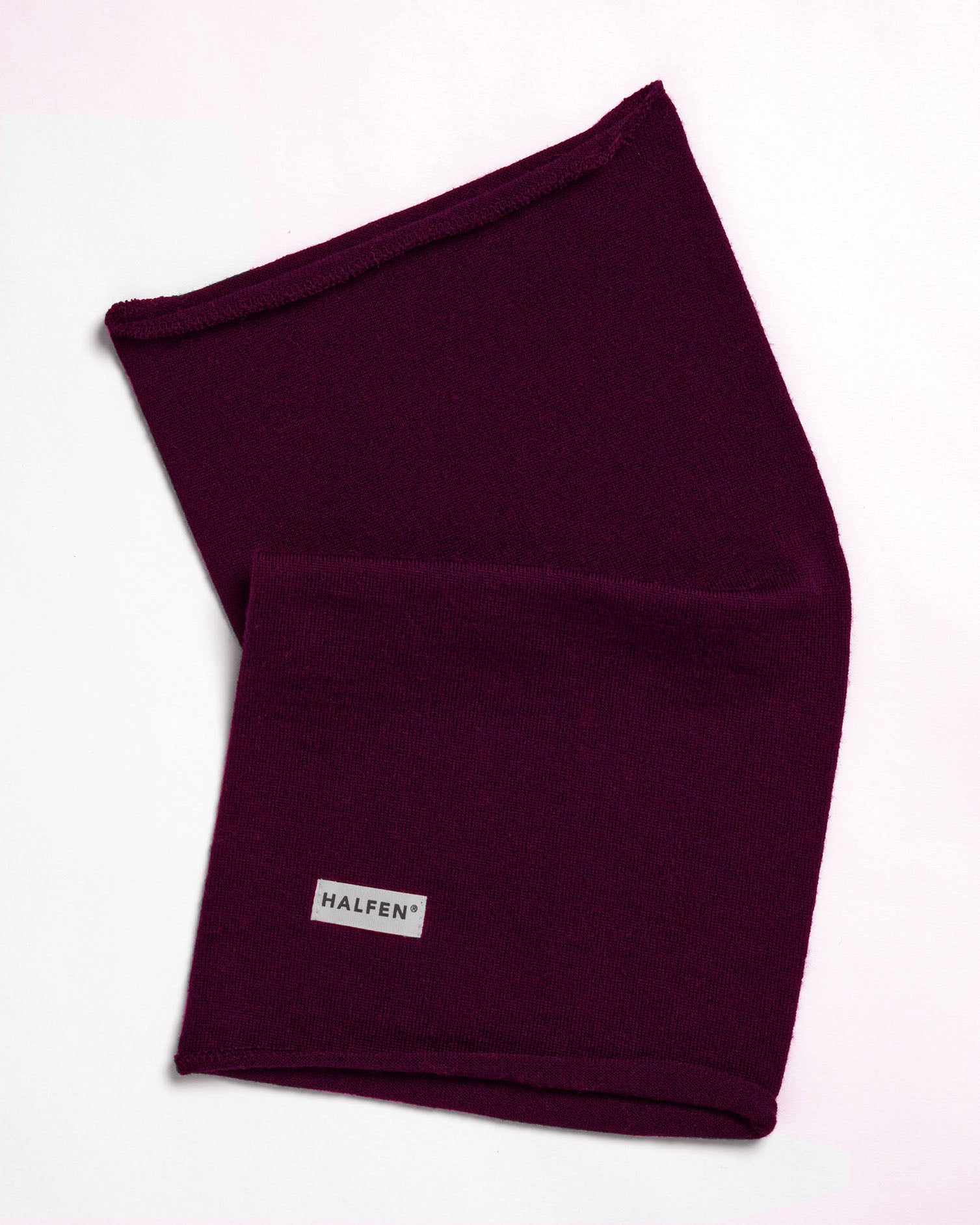 Loop Kinder Schal aus Merinowolle in Cherry – gefaltet