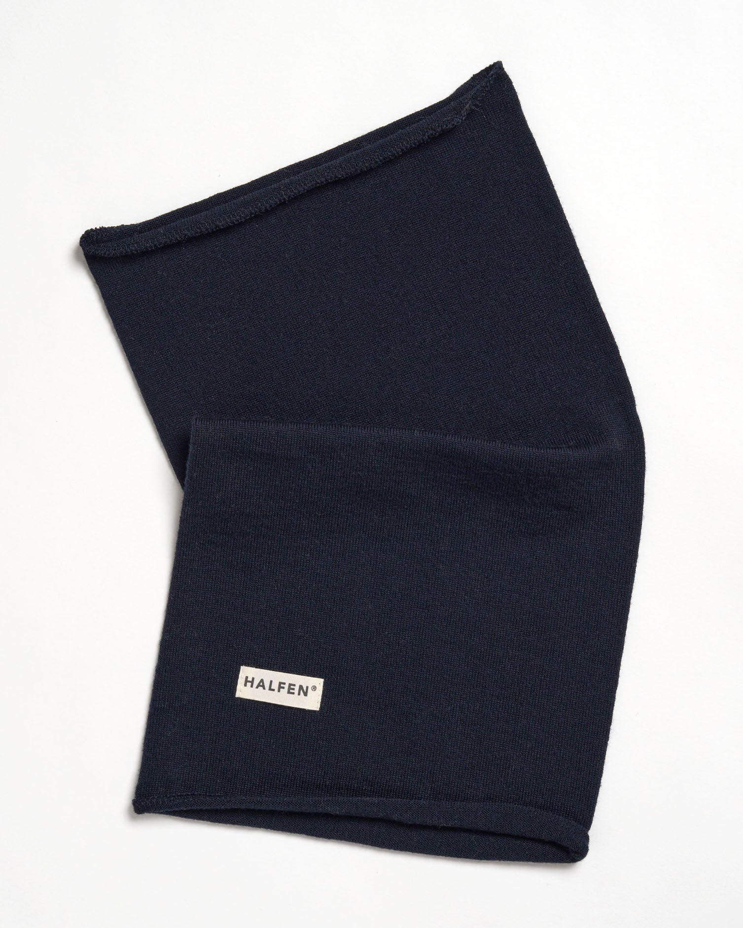 Loop Kinder Schal aus Merinowolle in Marine – gefaltet 