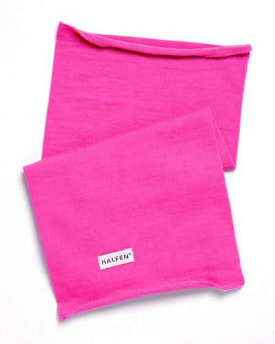 Loop Kinder Schal aus Merinowolle in Neon Pink – gefaltet