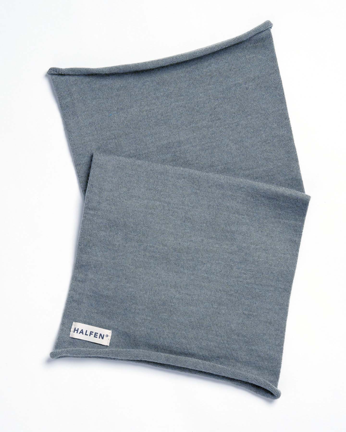 Loop Kinder Schal aus Merinowolle in Rauchblau – gefaltet