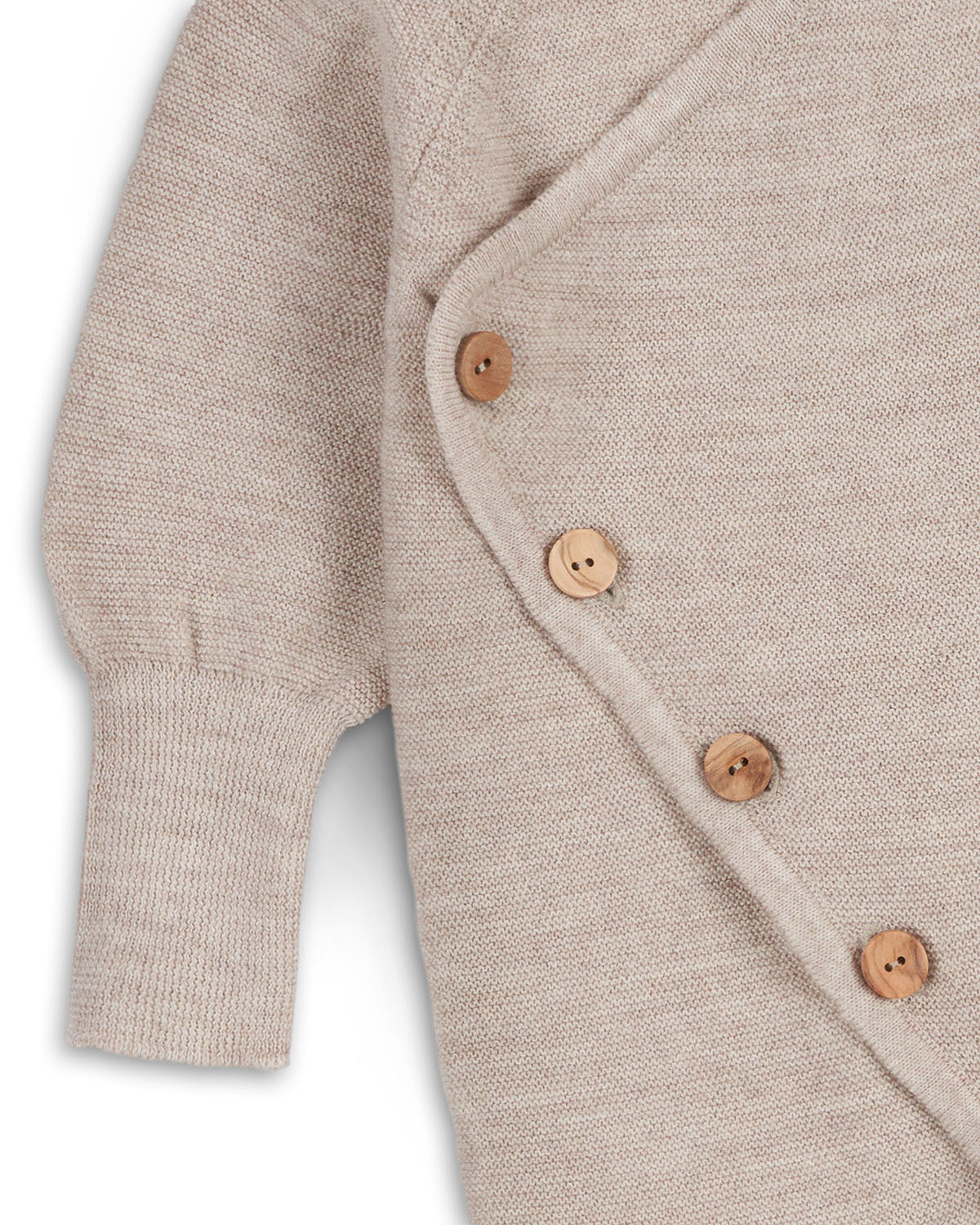 Strickoverall für Babys aus Merinowolle in Natur – Detailansicht 