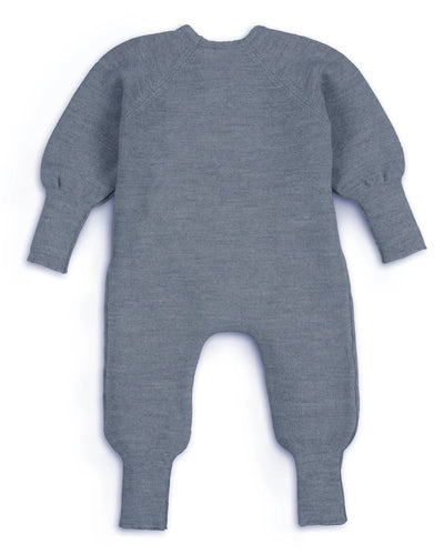 Strickoverall für Babys aus Merinowolle in Rauchblau – Ansicht von hinten